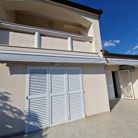 Crystal Apartment Vir