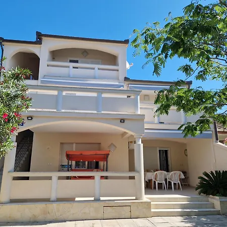 Crystal Apartmán Vir