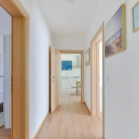 Apartment Crystal Vir