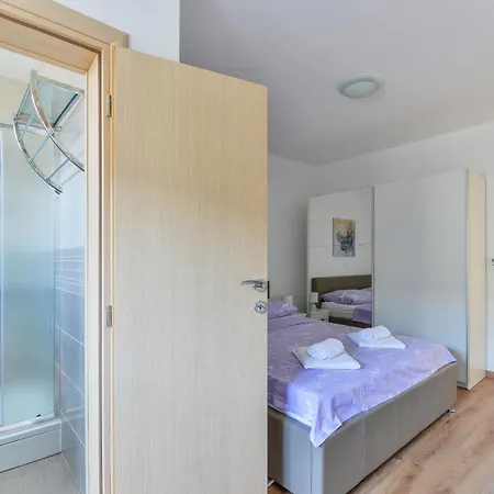 Apartment Crystal Vir