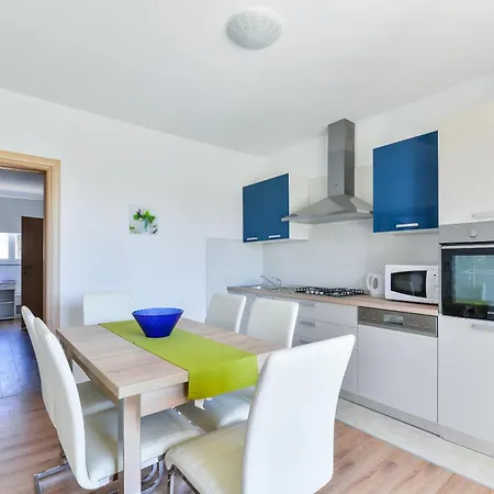 Crystal Apartment Vir