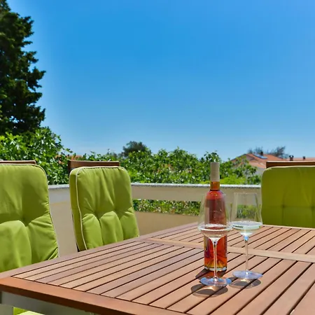 Apartment Crystal Vir